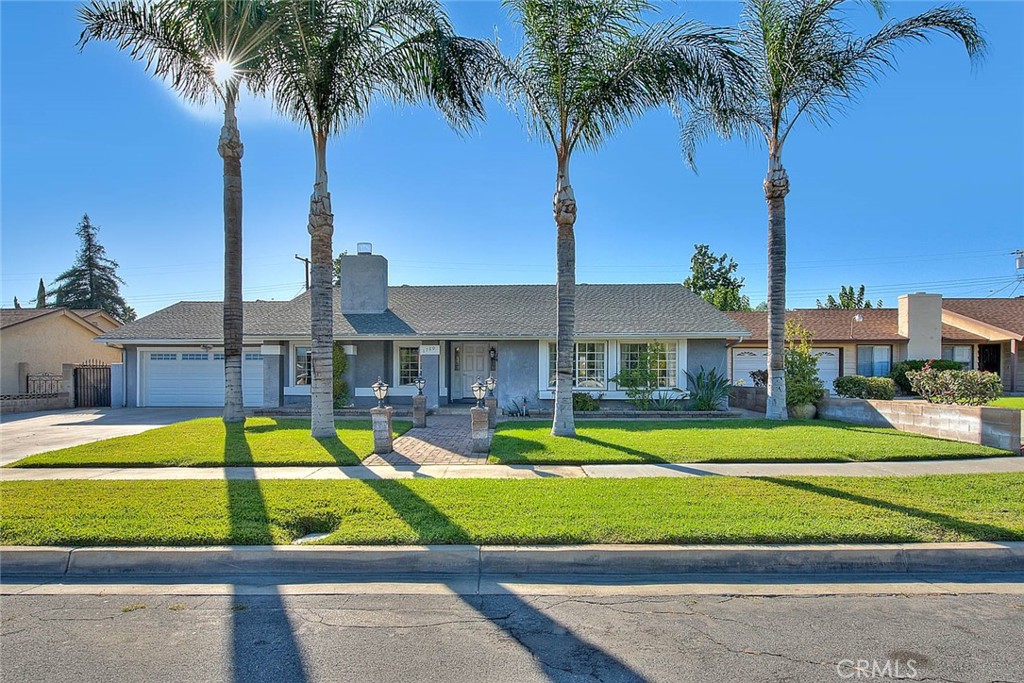 1760 N Vista