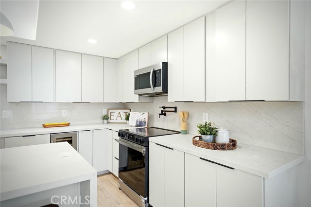 Detail Gallery Image 9 of 51 For 1462 Merion Way M2 - 30k,  Seal Beach,  CA 90740 - 2 Beds | 2 Baths