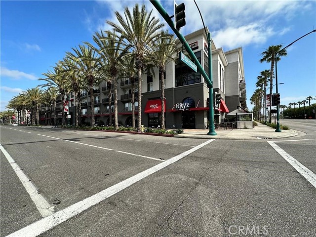 1801 E Katella Avenue, Anaheim CA: https://media.crmls.org/medias/34b52992-8f36-4bb5-82a9-6c9a23c431c9.jpg