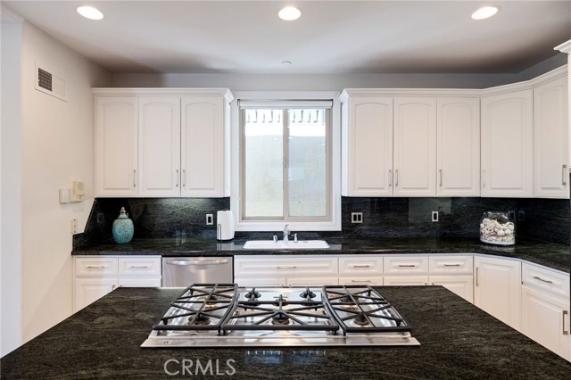 604 Manhattan Beach Boulevard, Manhattan Beach CA: https://media.crmls.org/medias/34b5438c-5ebd-43aa-a956-ab3c440ed6b5.jpg