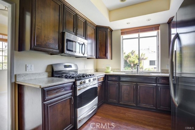 Detail Gallery Image 17 of 35 For 1601 Hilts Ave #3,  Los Angeles,  CA 90024 - 2 Beds | 2/1 Baths