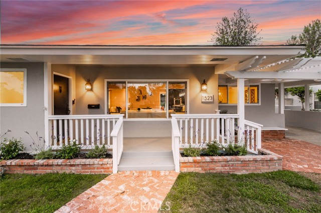 Detail Gallery Image 2 of 75 For 1523 Freeman St, Santa Ana,  CA 92706 - 4 Beds | 3 Baths