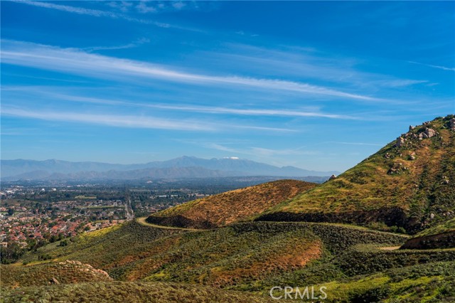 Image 31 of 43 For 17073 Spring Canyon