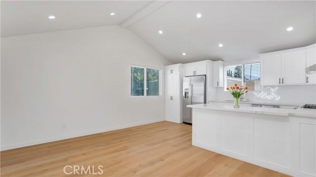 318 N Catalina, Burbank CA: https://media.crmls.org/medias/34b7a618-768b-4019-9bdd-f409b0d91bec.jpg