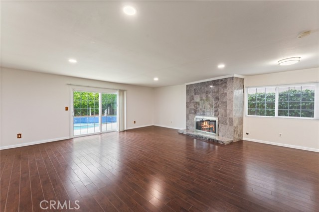 16424 Holmes Place, Cerritos CA: https://media.crmls.org/medias/34b7ebef-7f0f-4d94-bd60-dad4261e2a05.jpg
