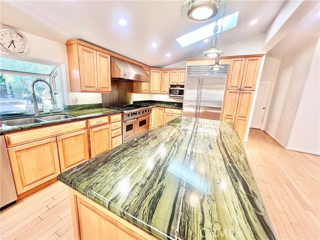 Detail Gallery Image 8 of 25 For 5539 Fairview Pl, Agoura Hills,  CA 91301 - 4 Beds | 3 Baths