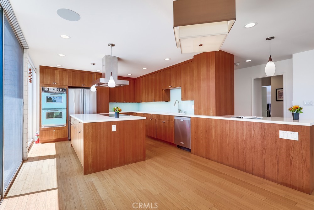https://media.crmls.org/medias/34b888d8-210f-497e-9e65-9d42b92a2d5b.jpg?preset=X-Large