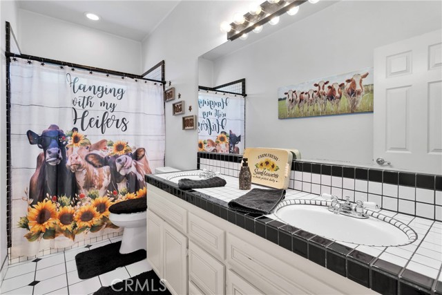 Detail Gallery Image 32 of 62 For 12546 Autumn Leaves Ave, Victorville,  CA 92395 - 5 Beds | 3/1 Baths
