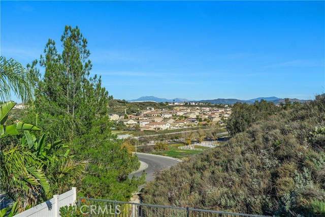 Detail Gallery Image 3 of 47 For 45844 Corte Mislanca, Temecula,  CA 92592 - 5 Beds | 3/1 Baths