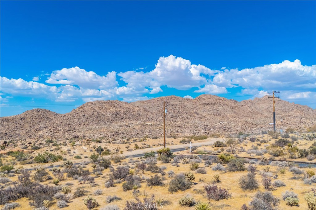 https://media.crmls.org/medias/34b99fee-a8eb-4d91-a413-5cc8d8ee2b70.jpg?preset=X-Large