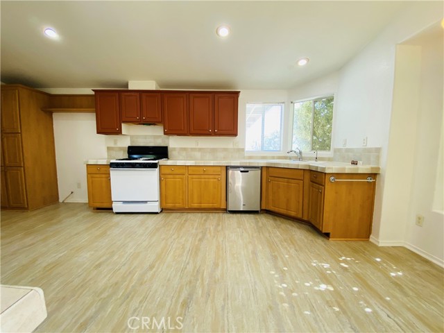 56476 Desert Gold Drive, Yucca Valley CA: https://media.crmls.org/medias/34b9a326-83c1-420f-ab4d-b031bddddce6.jpg