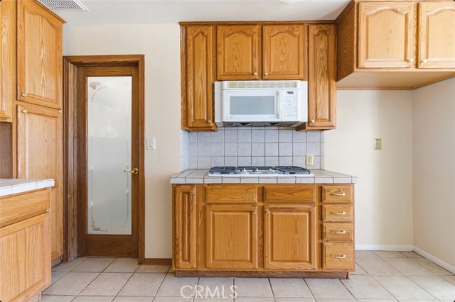 6895 Coyote Rd, Phelan CA: https://media.crmls.org/medias/34b9b27d-0415-4d96-9dfc-c3cd3dd427f2.jpg