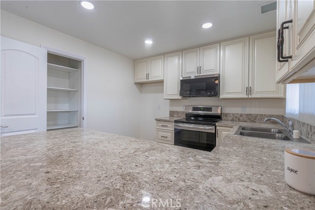 Detail Gallery Image 6 of 19 For 1023 S Citron St, Anaheim,  CA 92805 - 2 Beds | 2 Baths