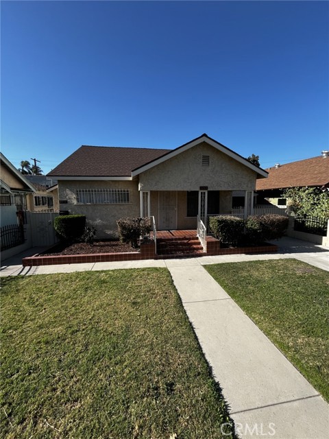 Detail Gallery Image 4 of 47 For 1449 W 45th St, Los Angeles,  CA 90062 - 4 Beds | 2 Baths