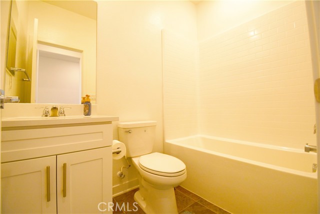2553 E Kiwi Ct, Ontario CA: https://media.crmls.org/medias/34bb01df-06bf-4f41-8446-962f278b952e.jpg