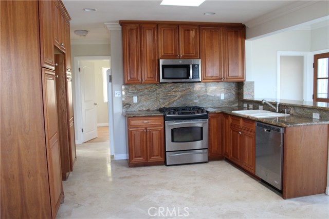 500 N Irena Avenue, Redondo Beach CA: https://media.crmls.org/medias/34bb102e-ac3a-432f-8257-90bbf23ef1b5.jpg