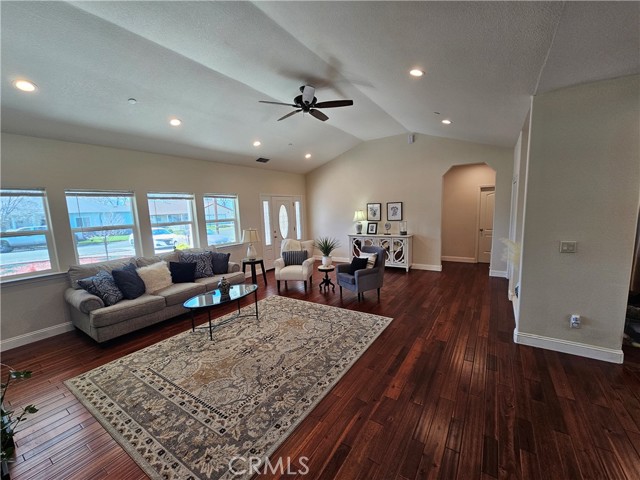 Detail Gallery Image 4 of 34 For 19240 Meadow Ct, Hidden Valley Lake,  CA 95467 - 3 Beds | 2 Baths