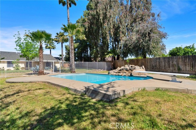 18691 Varden Drive, Madera CA: https://media.crmls.org/medias/34bb4d0b-5235-4f10-bc72-08ead8c46bb3.jpg