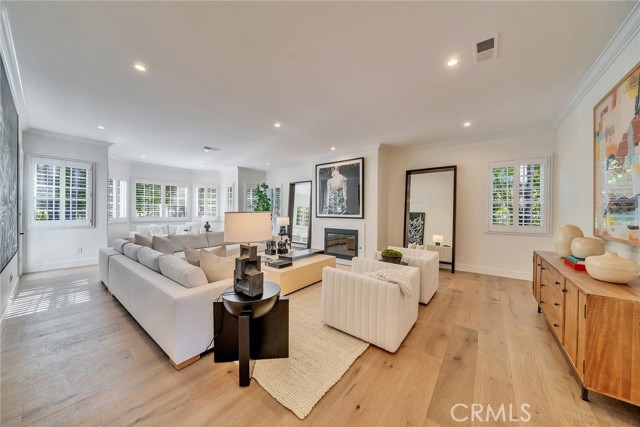 5451 Newcastle Lane, Calabasas CA: https://media.crmls.org/medias/34bb5be8-973d-4ce5-8b4e-491159e52a0c.jpg