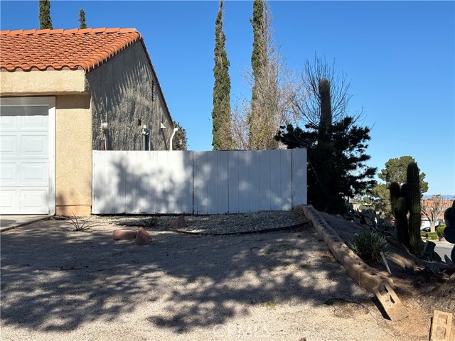 Detail Gallery Image 2 of 6 For 547 W Avenue Q10, Palmdale,  CA 93551 - 3 Beds | 2 Baths