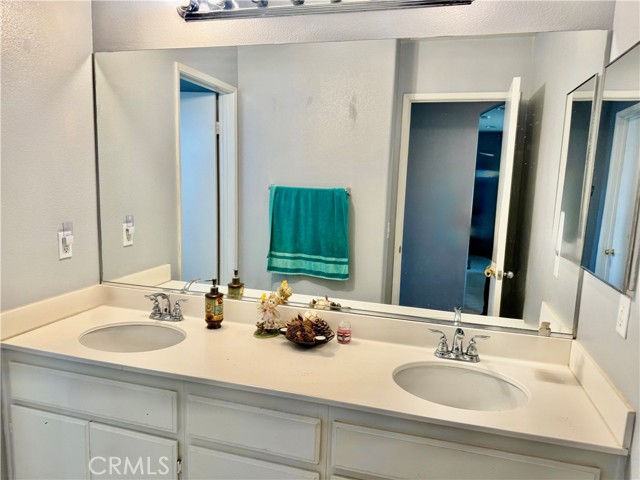 10506 Lee Avenue, Adelanto CA: https://media.crmls.org/medias/34beeca5-3eee-43a6-9467-d10eb362c515.jpg
