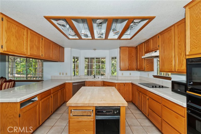 386 Garden Drive, Cedarpines Park CA: https://media.crmls.org/medias/34bfcb6b-73f9-4d3e-972a-587a7f488d07.jpg