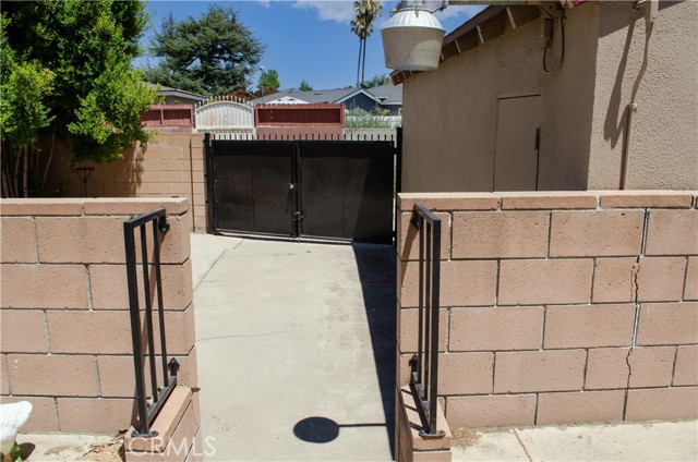10520 Haskell Avenue, Granada Hills CA: https://media.crmls.org/medias/34c0574f-23ce-4f6f-b8bb-4d21c54708b1.jpg