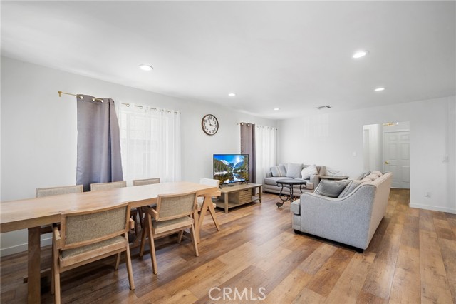 Detail Gallery Image 4 of 34 For 7577 Valaho Dr, Tujunga,  CA 91042 - 3 Beds | 3 Baths