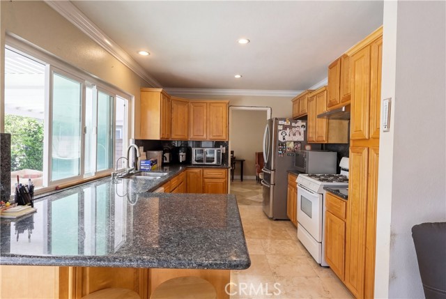 Detail Gallery Image 8 of 19 For 2525 S Manitoba, Santa Ana,  CA 92704 - 4 Beds | 2/1 Baths