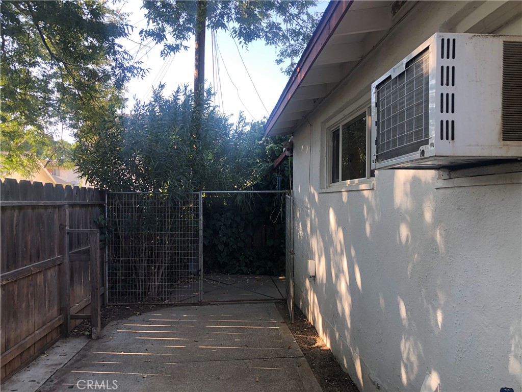 https://media.crmls.org/medias/34c208a9-ca2b-4720-ba22-0aadfa0f24fa.jpg?preset=X-Large
