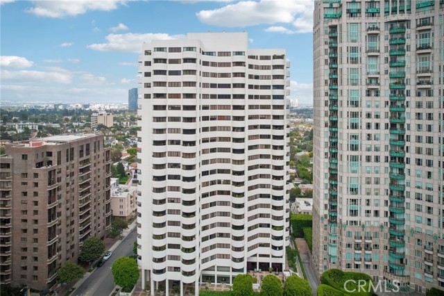 Detail Gallery Image 60 of 66 For 10560 Wilshire Bld #1805,  Los Angeles,  CA 90024 - 2 Beds | 2/1 Baths