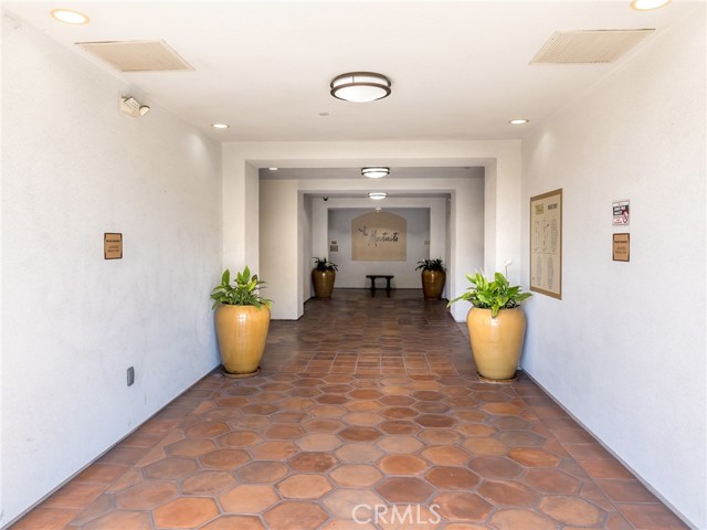 Detail Gallery Image 2 of 28 For 2001 Artesia Bld #413,  Redondo Beach,  CA 90278 - 1 Beds | 1 Baths