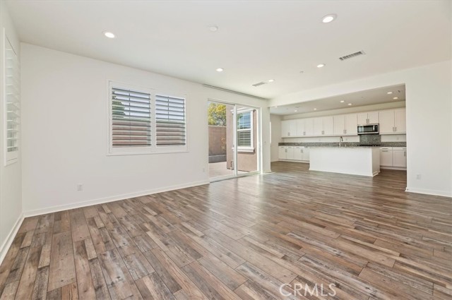 13893 La Pradera Way, Eastvale CA: https://media.crmls.org/medias/34c30fa2-cd01-4982-918d-cdc7a688912c.jpg
