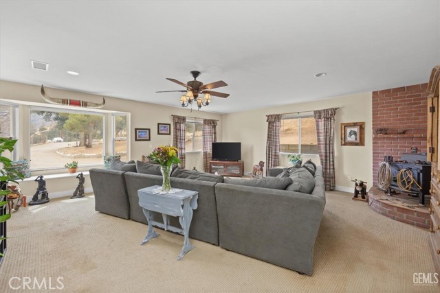 21564 Pine Tree Road, Caliente CA: https://media.crmls.org/medias/34c3c512-c611-452a-afde-e2f54b7fdfb9.jpg