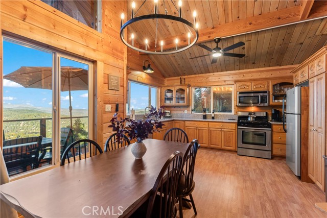 Detail Gallery Image 10 of 44 For 816 Chamois Dr, Crestline,  CA 92325 - 3 Beds | 2/1 Baths