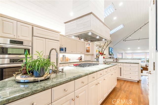 Detail Gallery Image 20 of 51 For 520 Kings, Newport Beach,  CA 92663 - 4 Beds | 4 Baths