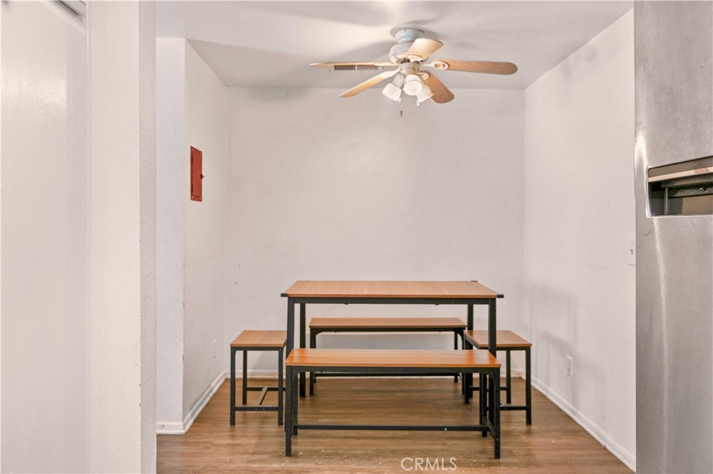 https://media.crmls.org/medias/34c51115-f2cf-4a9a-b0de-dc1b71acc2f6.jpg?preset=X-Large