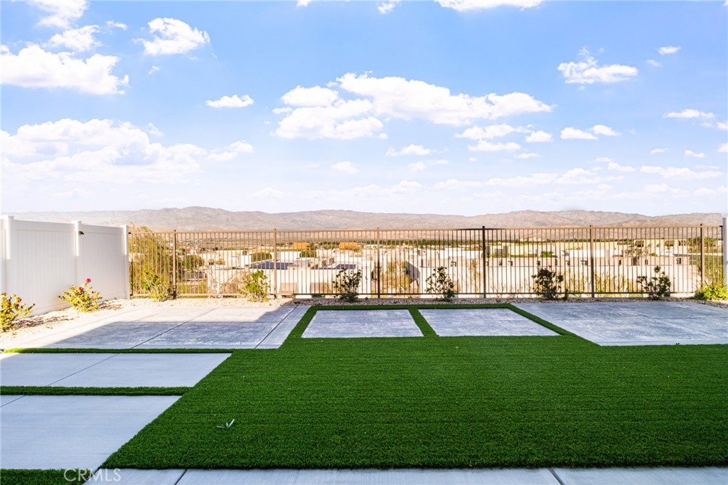 https://media.crmls.org/medias/34c55956-f851-4088-8fc3-06b9f33977a8.jpg?preset=X-Large