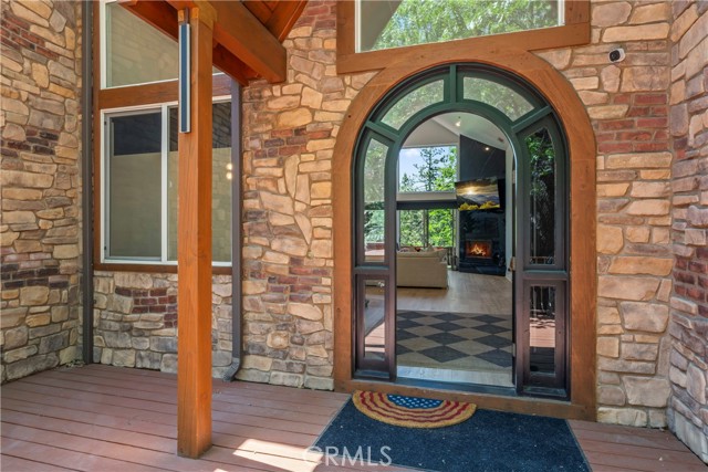1019 Pintail Circle, Lake Arrowhead CA: https://media.crmls.org/medias/34c6eed1-673a-431e-916b-40be9e8ec4b4.jpg