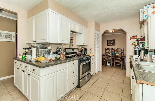 Detail Gallery Image 15 of 64 For 40696 Oakwood Rd, Madera,  CA 93636 - 6 Beds | 4 Baths