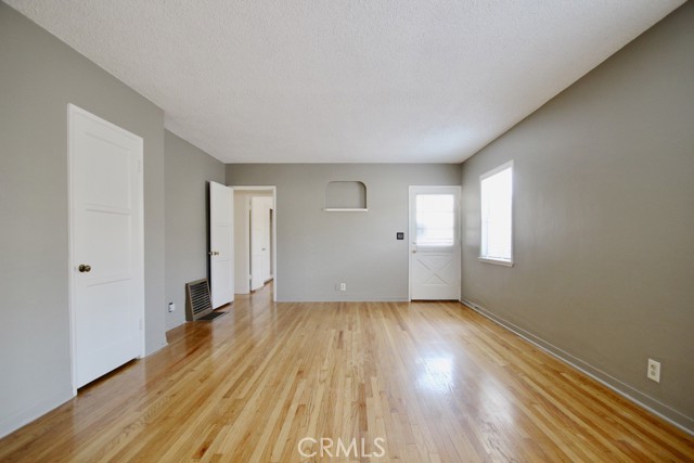 5081 Glen Iris Avenue, Los Angeles CA: https://media.crmls.org/medias/34c84d9d-be80-40e6-8637-c0b63564780e.jpg