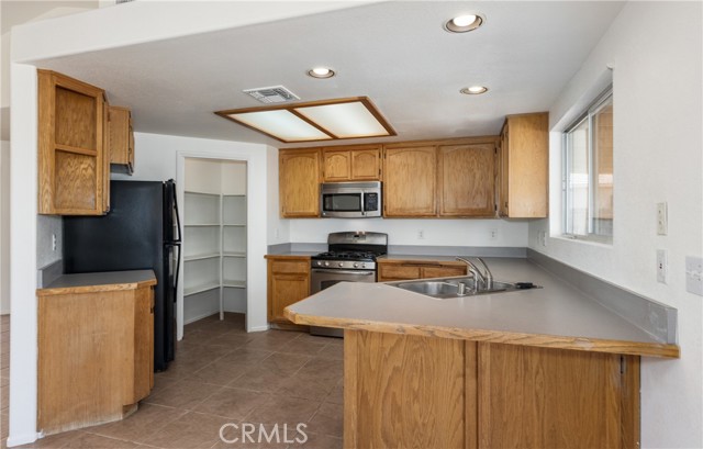Detail Gallery Image 12 of 25 For 7728 Balsa Ave, Yucca Valley,  CA 92284 - 4 Beds | 2 Baths
