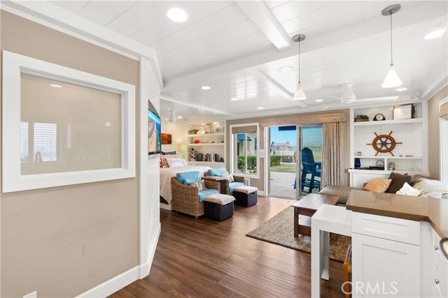 711 Pacific Coast, Huntington Beach CA: https://media.crmls.org/medias/34c9e220-adb6-469d-9959-8e92209085f1.jpg