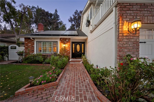 Detail Gallery Image 5 of 55 For 17101 Gledhill St, Northridge,  CA 91325 - 5 Beds | 3/1 Baths