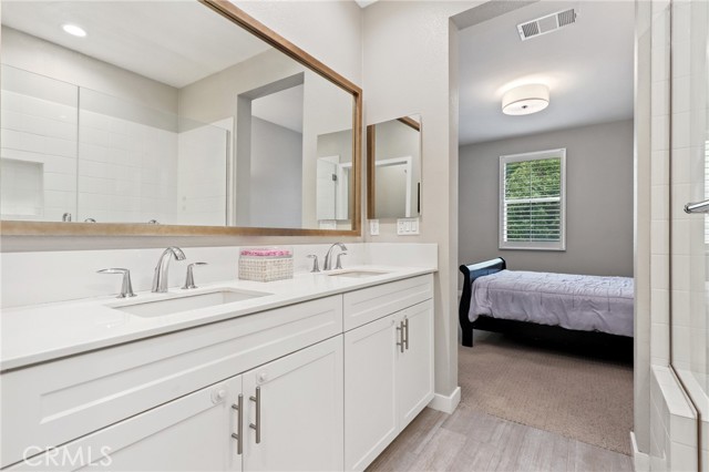 649 W Foothill Boulevard, Glendora CA: https://media.crmls.org/medias/34cae6b3-bb6f-45a8-a8fa-83acba888213.jpg