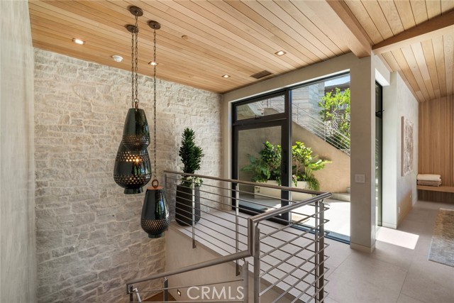 702 Diamond, Laguna Beach CA: https://media.crmls.org/medias/34cb8e60-bd7e-49bc-8c4d-533c2d0bc09f.jpg