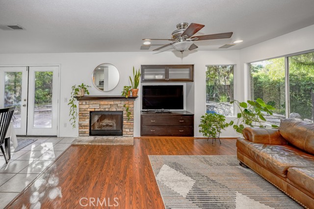 Detail Gallery Image 8 of 36 For 27931 Balsam Ct, Valencia,  CA 91354 - 3 Beds | 2/1 Baths