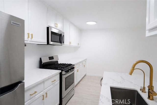 Detail Gallery Image 5 of 15 For 421 S La Fayette Park #404,  Los Angeles,  CA 90057 - 2 Beds | 1 Baths