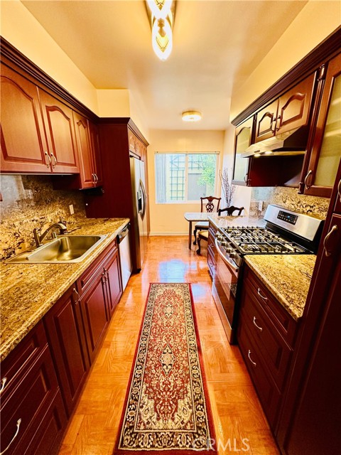 Detail Gallery Image 4 of 43 For 6225 Coldwater Canyon Ave #117,  North Hollywood,  CA 91606 - 2 Beds | 2 Baths