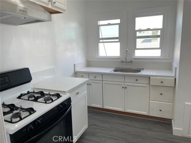 Detail Gallery Image 17 of 20 For 1040 Gardenia Ave, Long Beach,  CA 90813 - 8 Beds | 4 Baths